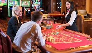 The differences between playing online and traditional slots